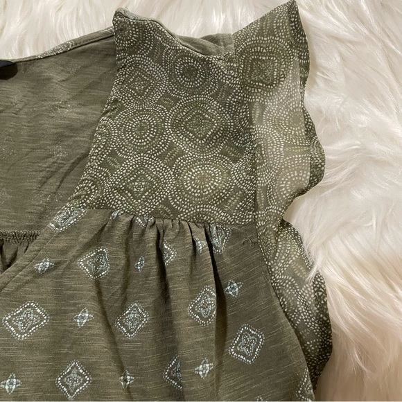 Lucky Brand top with flutter sleeves olive green medium - Picture 3 of 11
